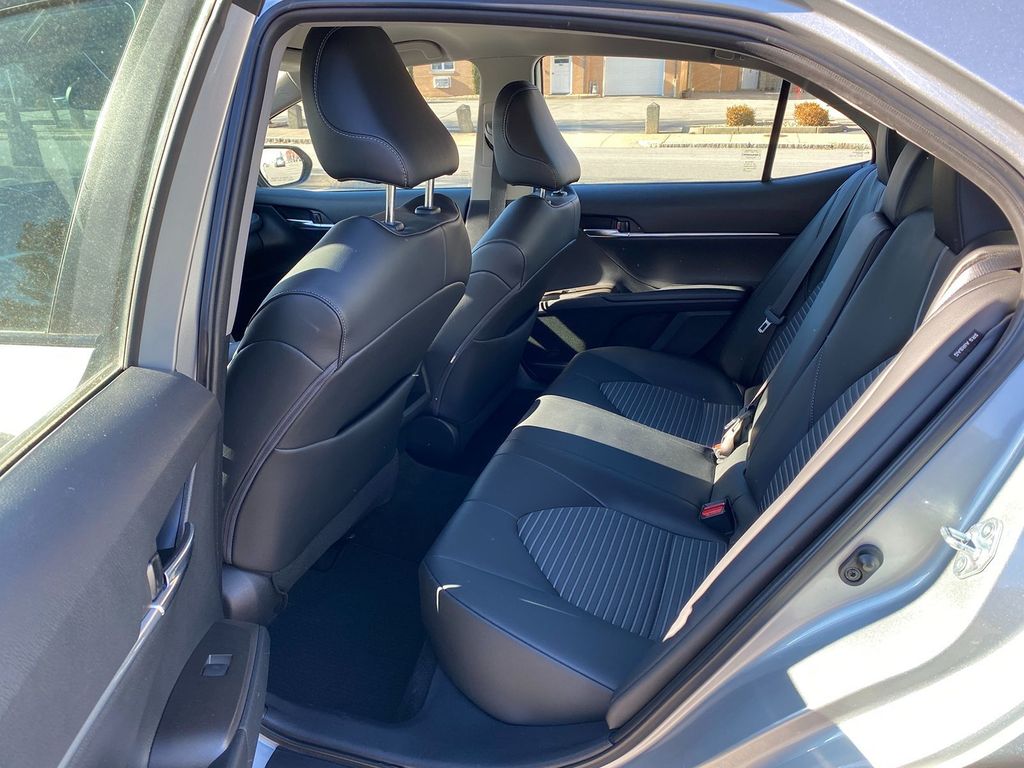 Vehicle image 23 of 30