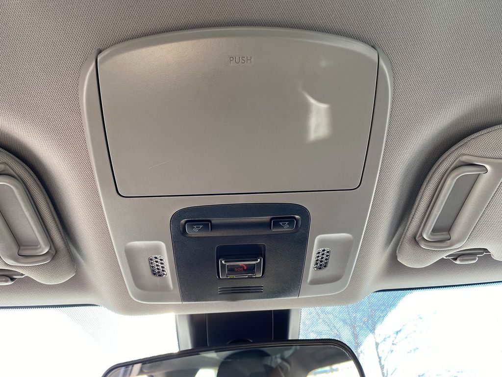 Vehicle image 22 of 30