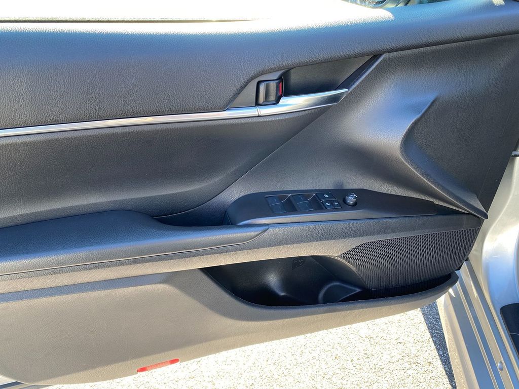 Vehicle image 11 of 30