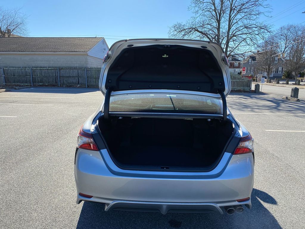 Vehicle image 25 of 30
