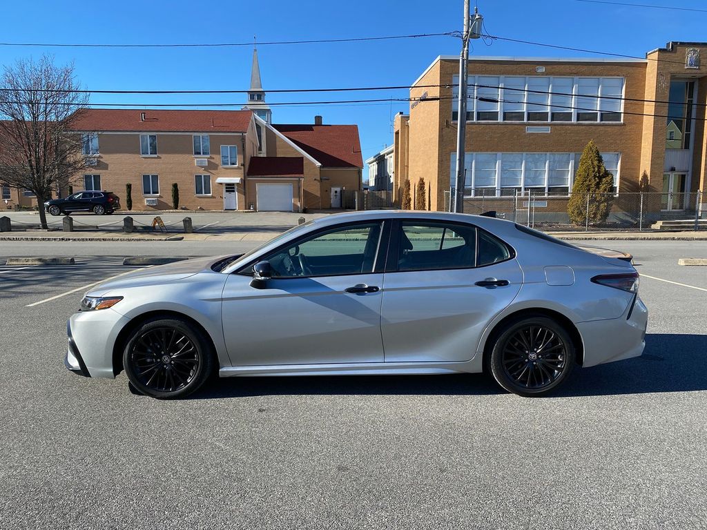 Vehicle image 9 of 30