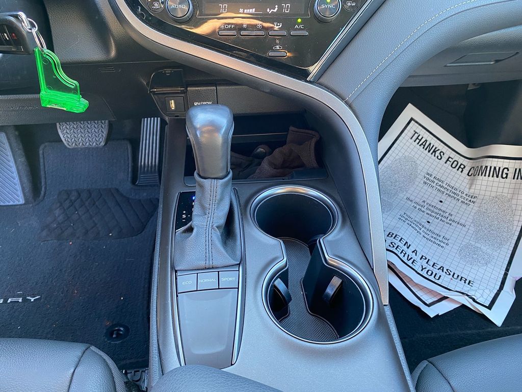 Vehicle image 21 of 30