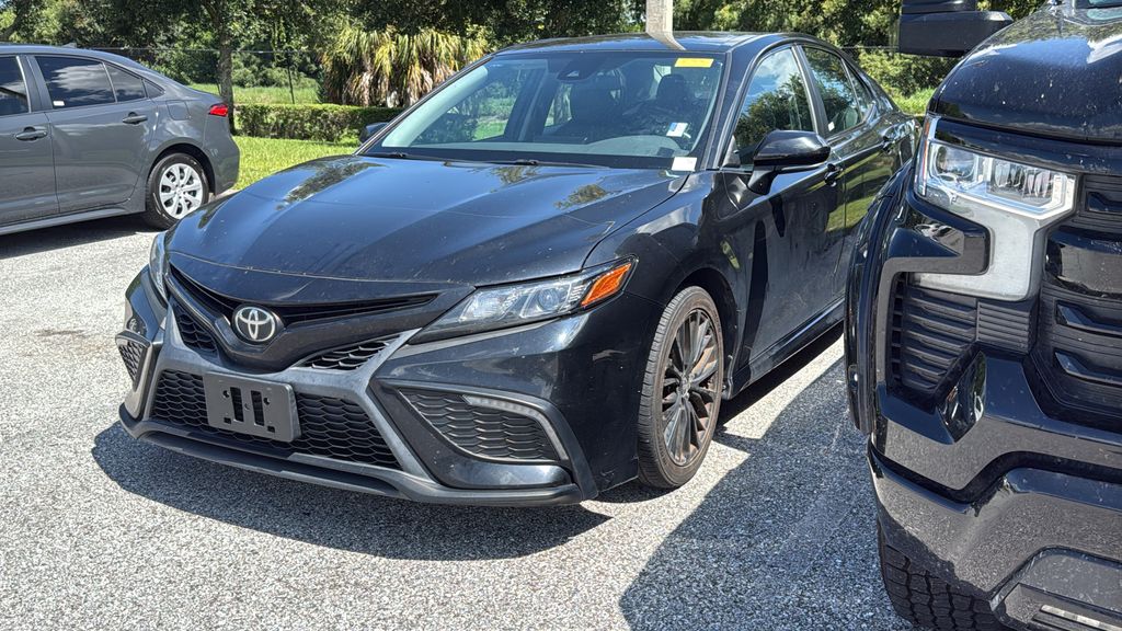 2022 Toyota Camry SE Nightshade Image 1 of 5