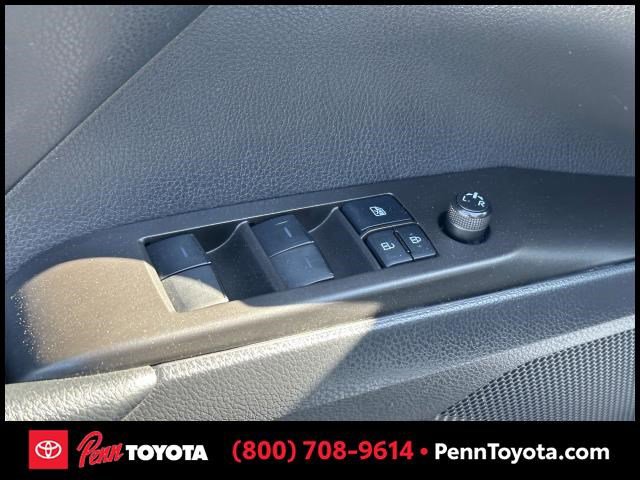 Vehicle image 17 of 36