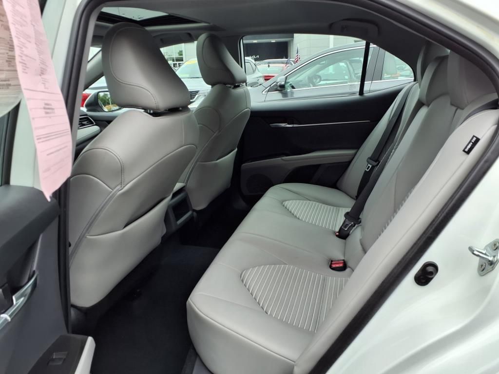Vehicle image 12 of 31