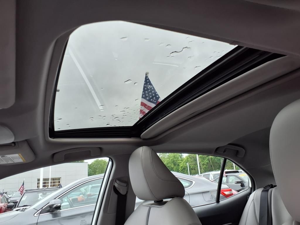 Vehicle image 27 of 31