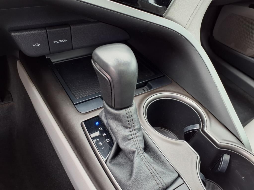 Vehicle image 21 of 31