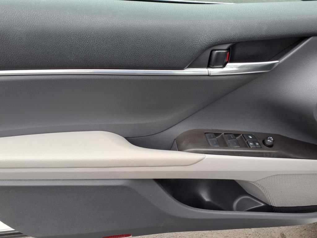 Vehicle image 23 of 31