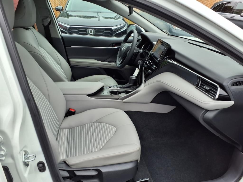 Vehicle image 13 of 31