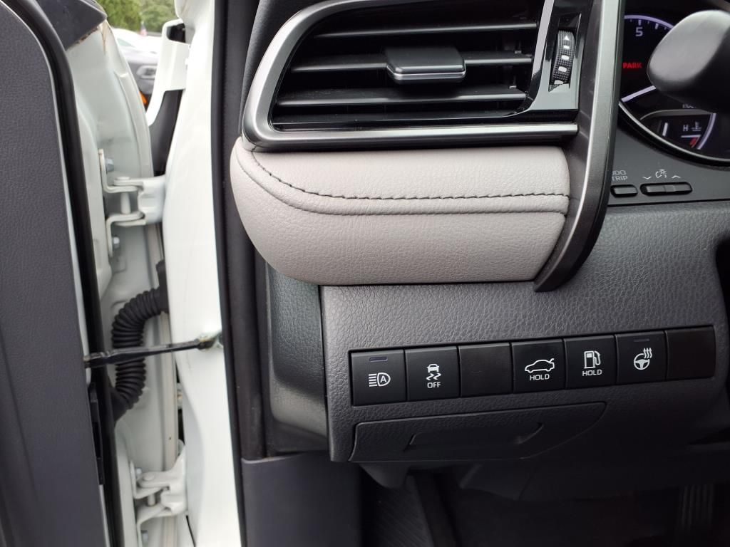 Vehicle image 28 of 31