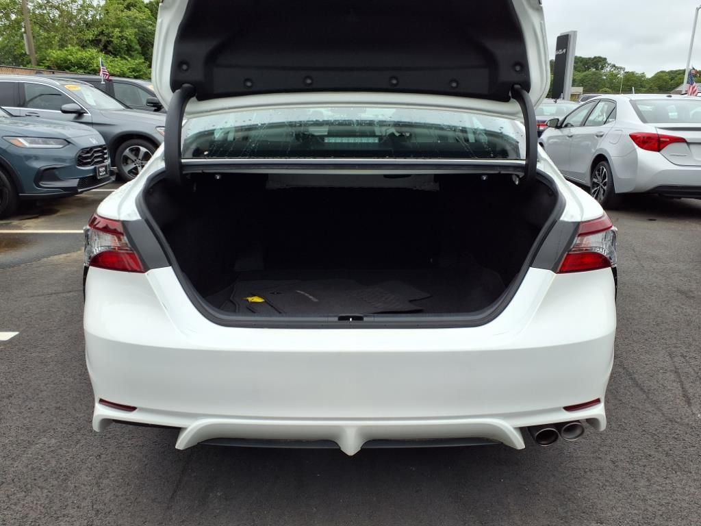 Vehicle image 10 of 31