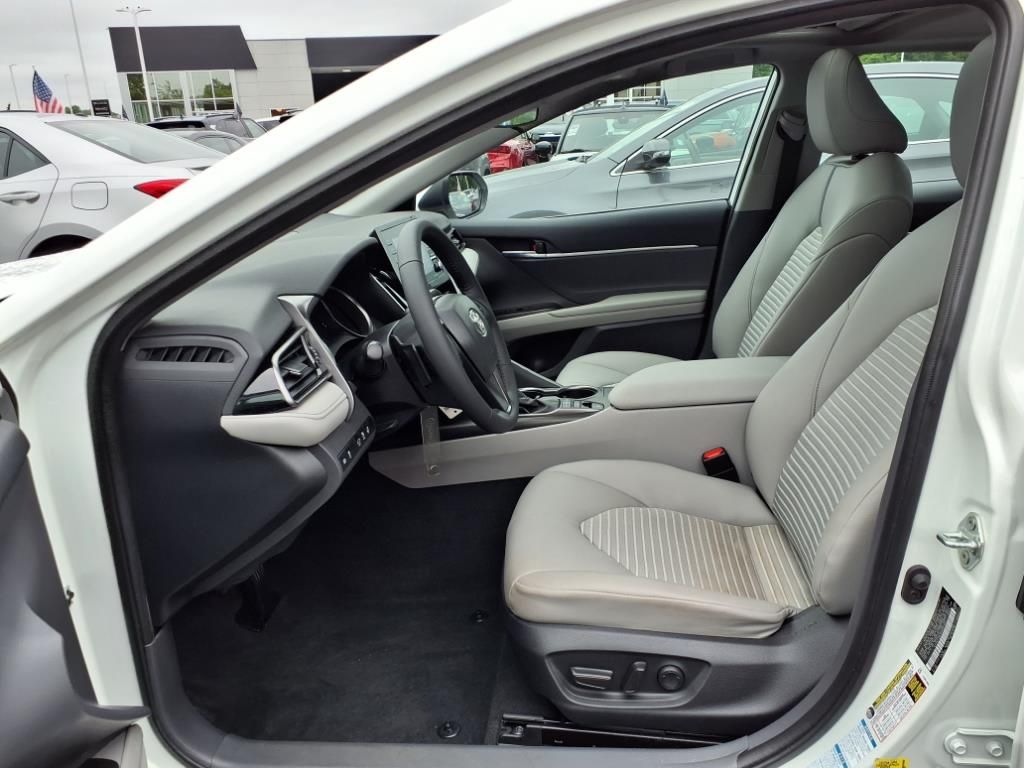 Vehicle image 26 of 31