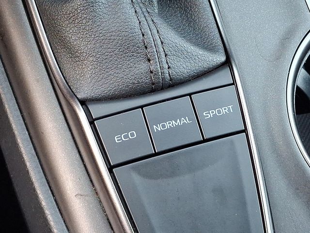 Vehicle image 24 of 32