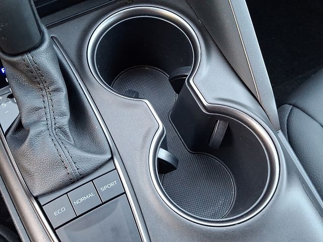 Vehicle image 25 of 32