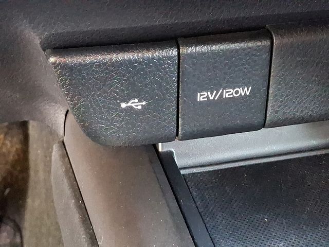 Vehicle image 26 of 32
