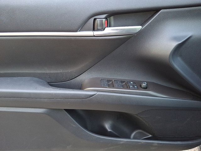 Vehicle image 13 of 32