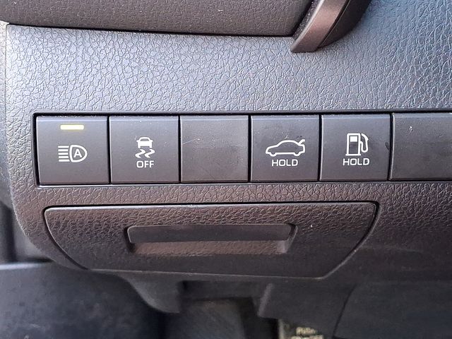 Vehicle image 27 of 32