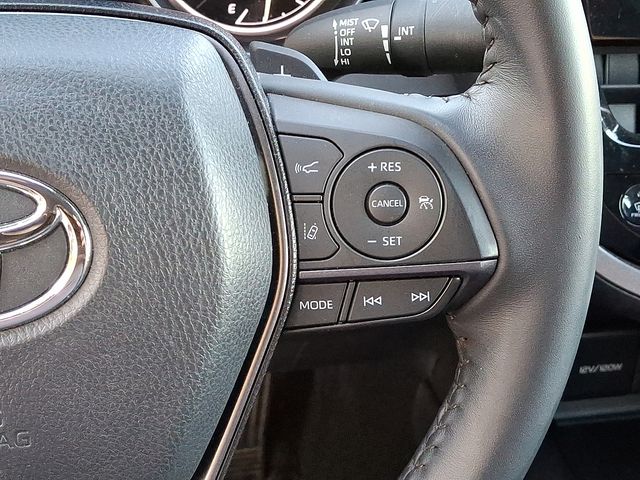 Vehicle image 22 of 32