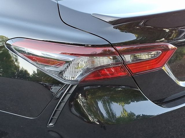 Vehicle image 10 of 32