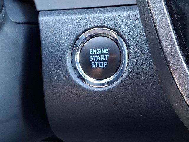 Vehicle image 23 of 32
