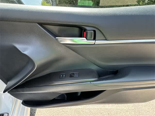 Vehicle image 24 of 29