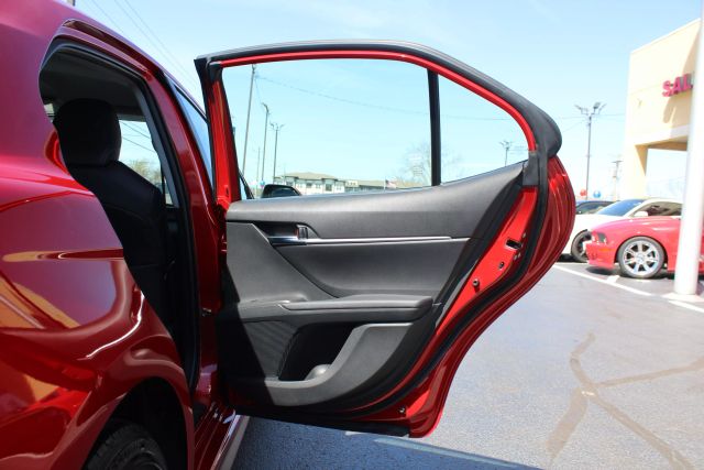Vehicle image 19 of 30