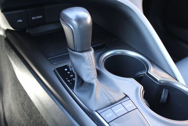 Vehicle image 13 of 30