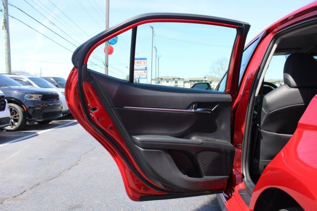 Vehicle image 17 of 30