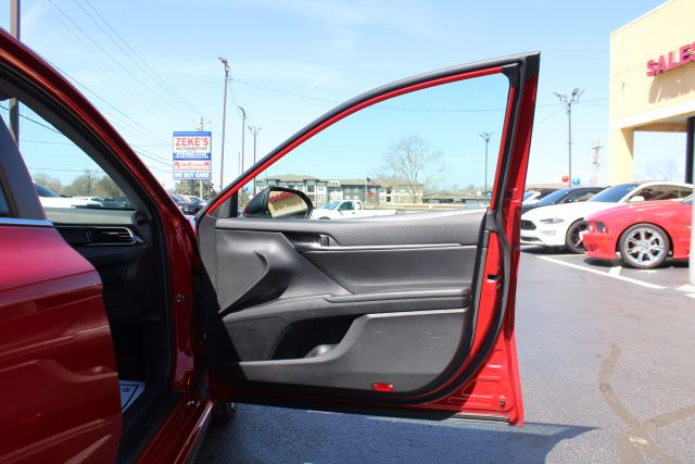 Vehicle image 21 of 30