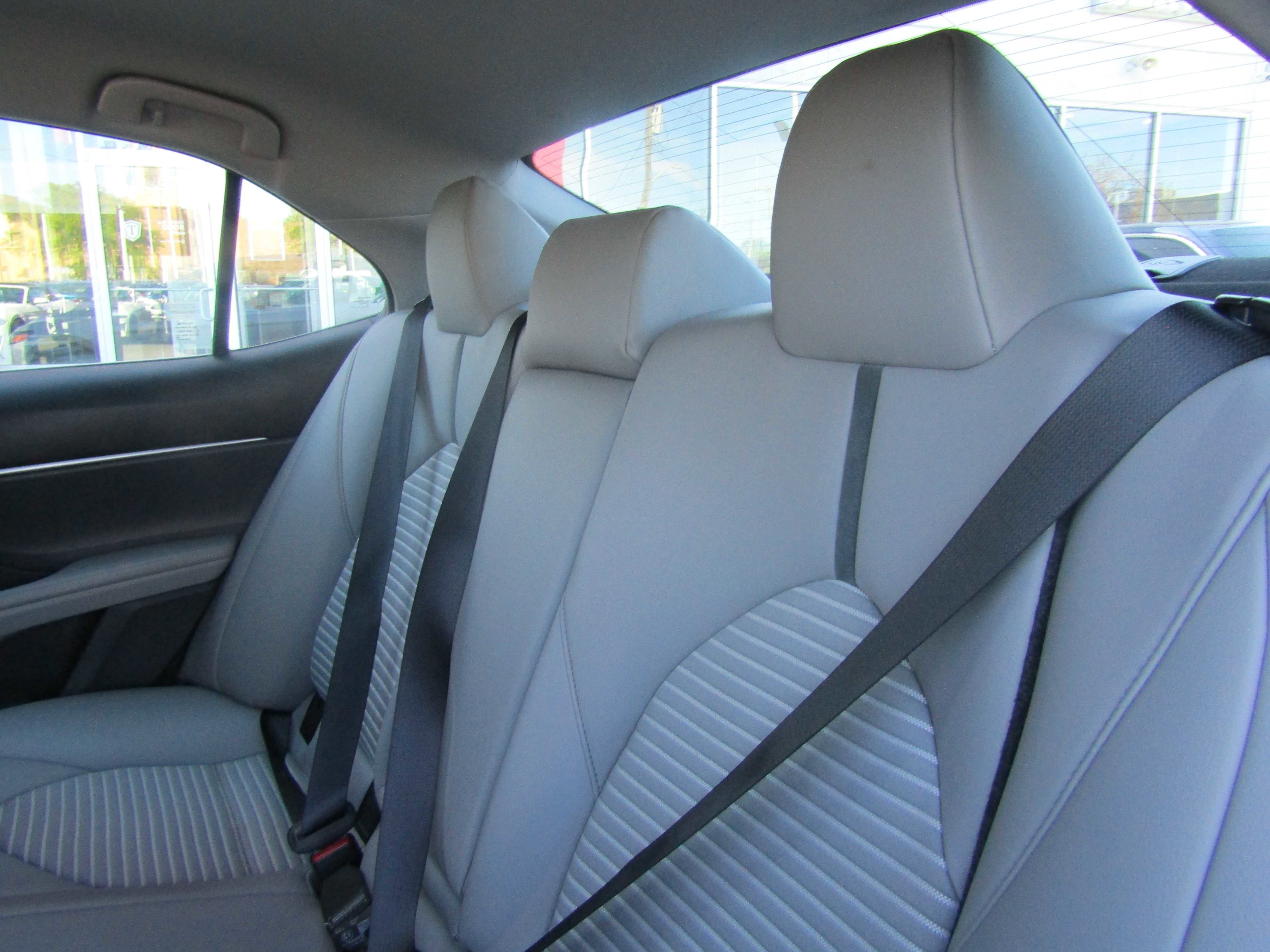 Vehicle image 16 of 19