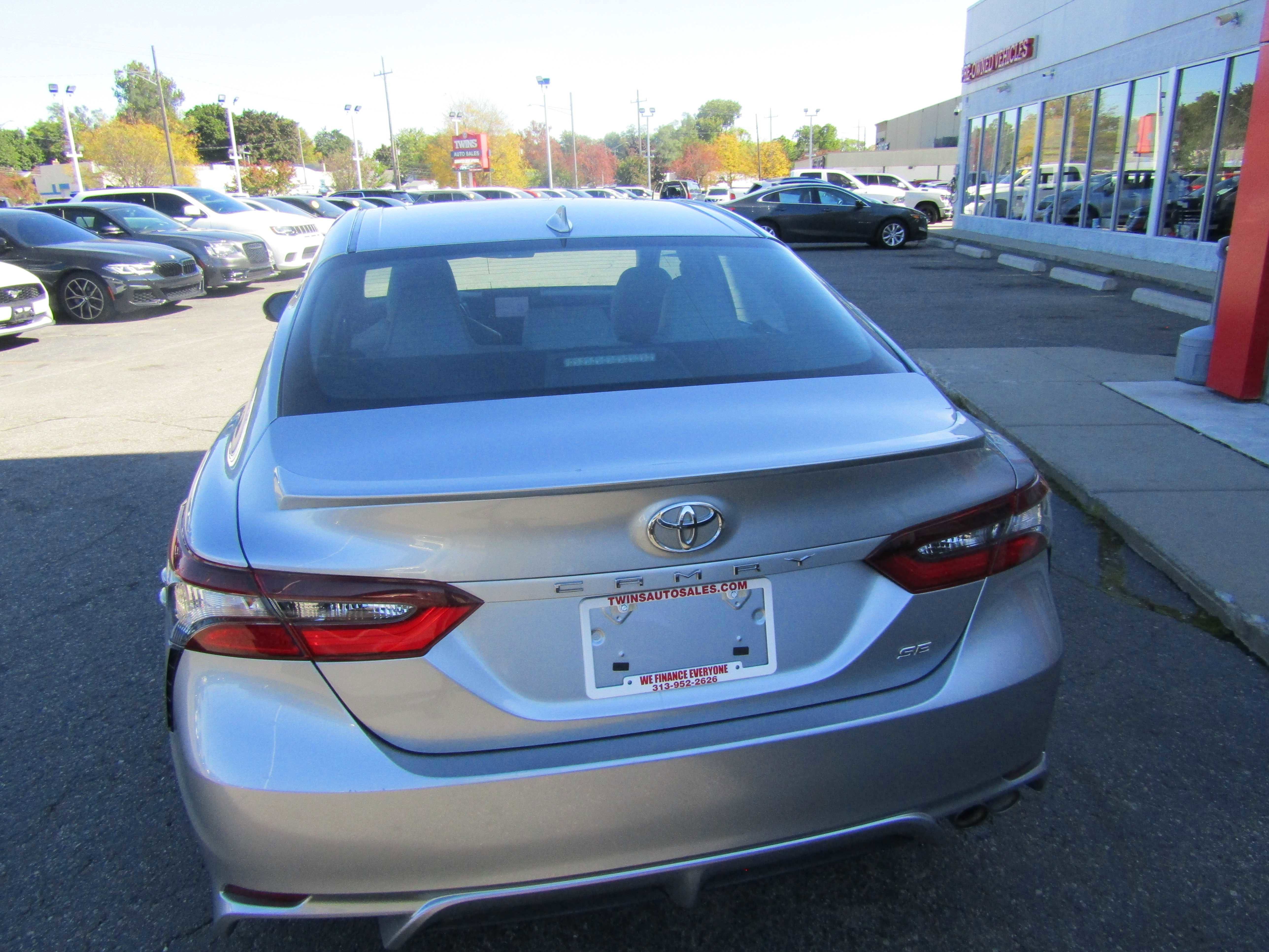 Vehicle image 4 of 19