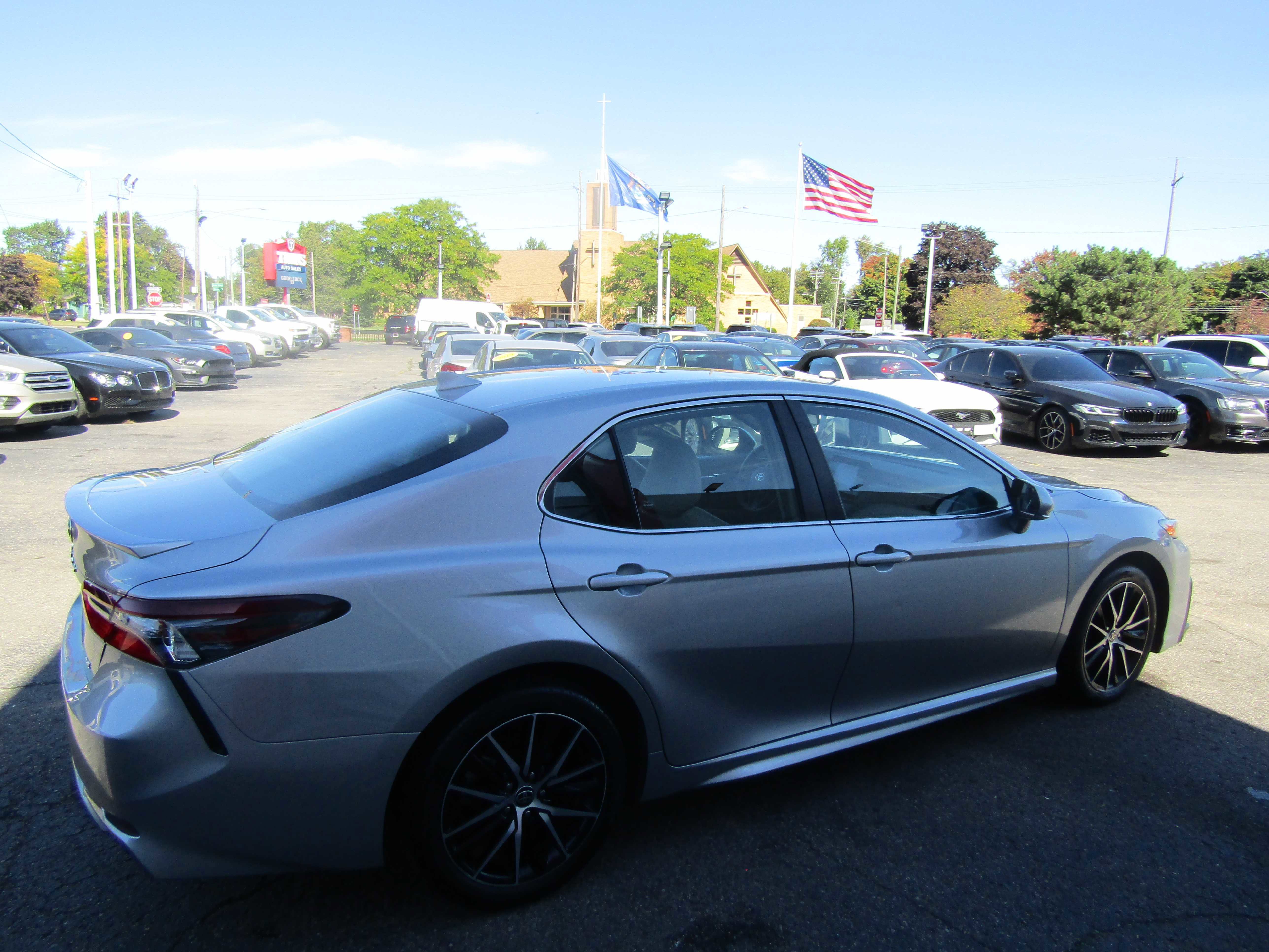 Vehicle image 3 of 19
