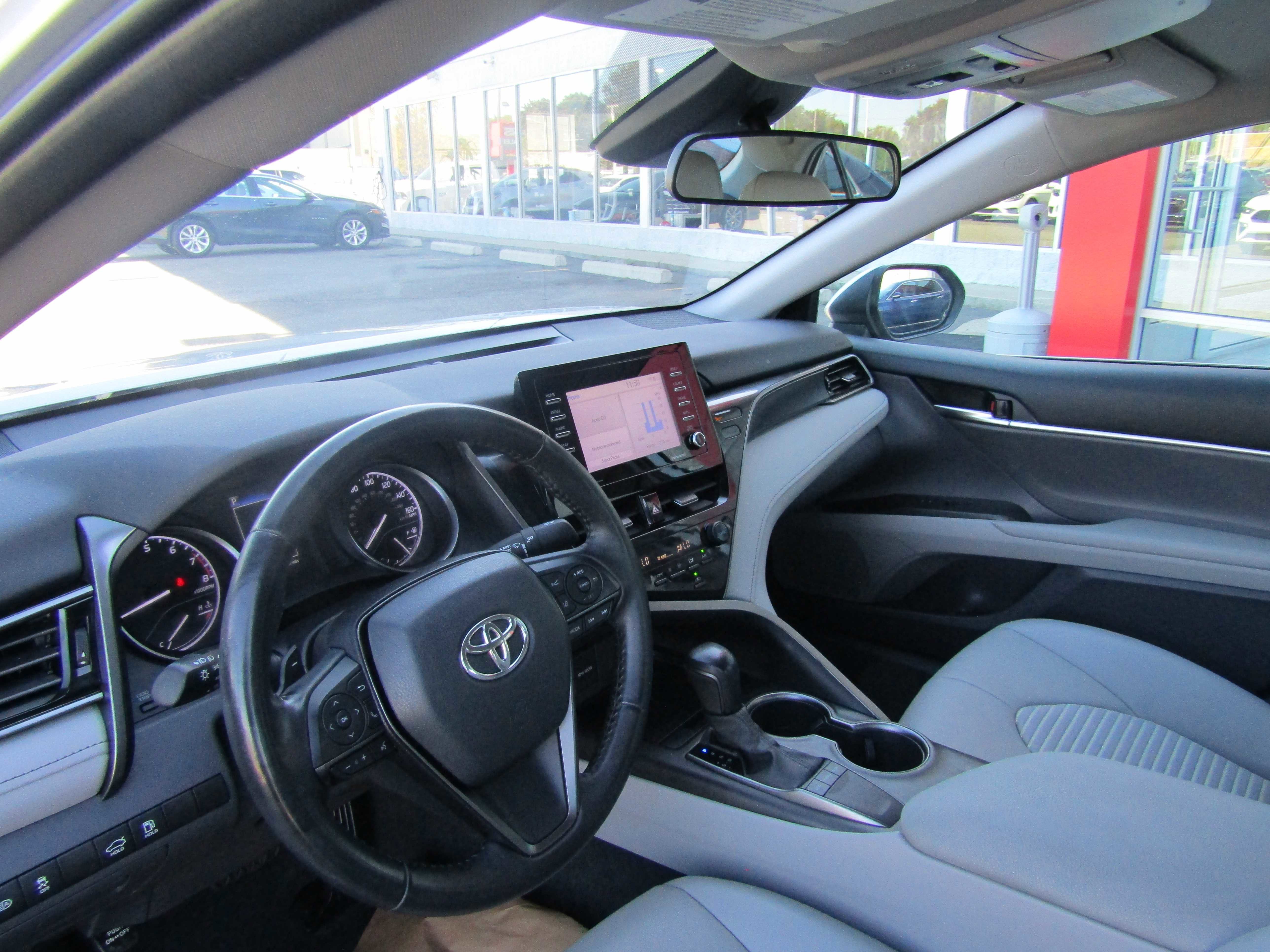Vehicle image 13 of 19