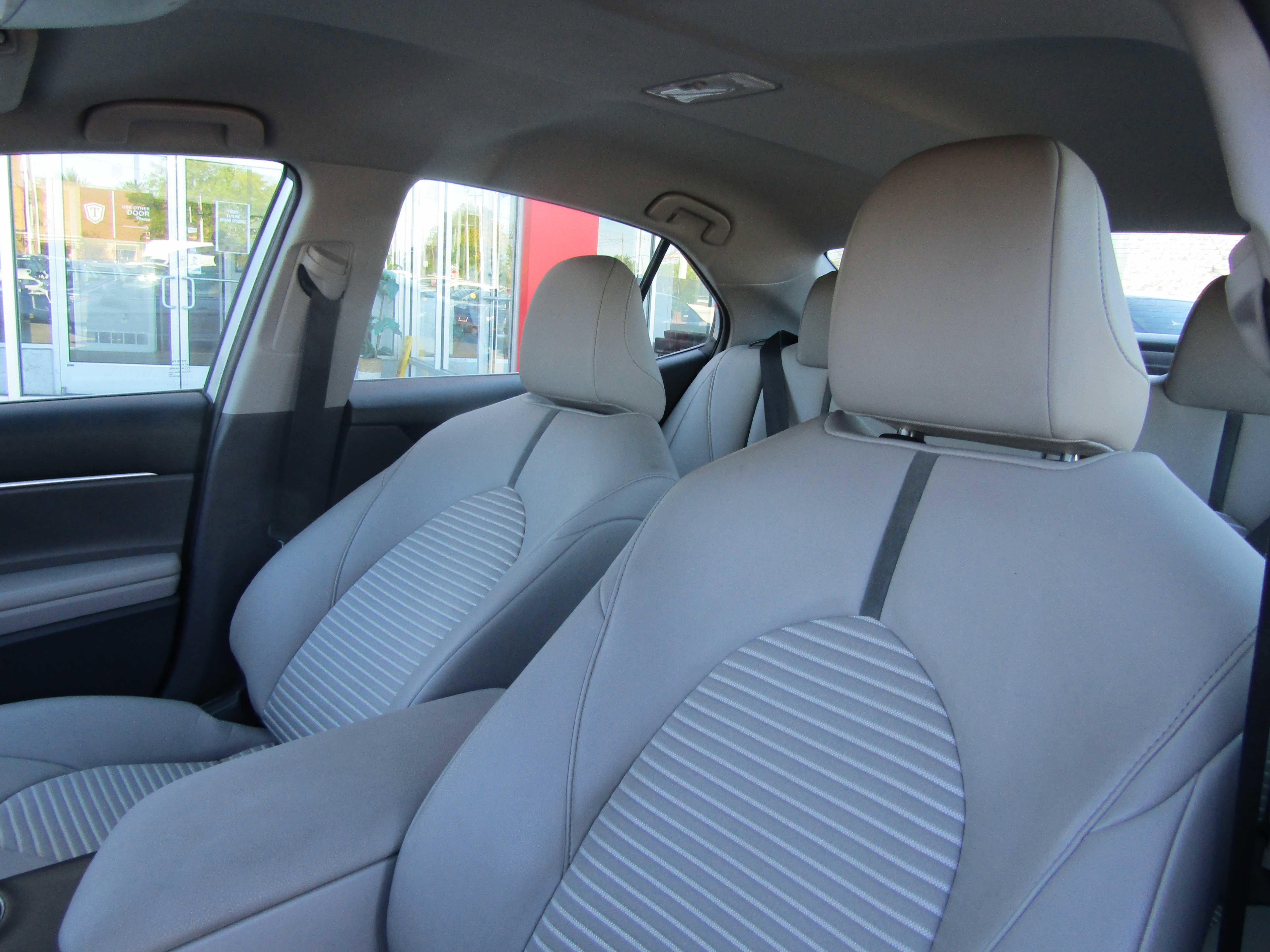 Vehicle image 14 of 19