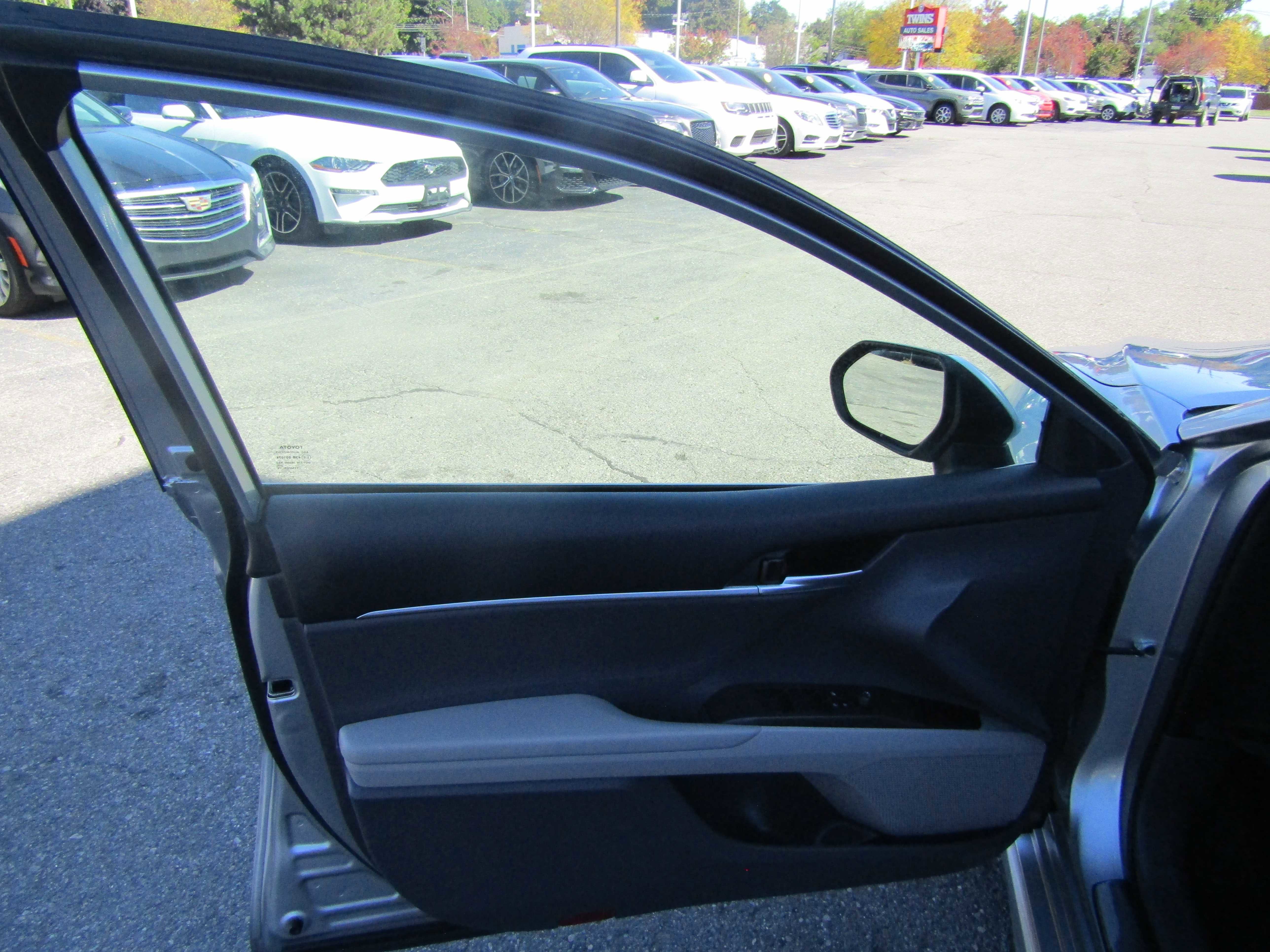 Vehicle image 11 of 19
