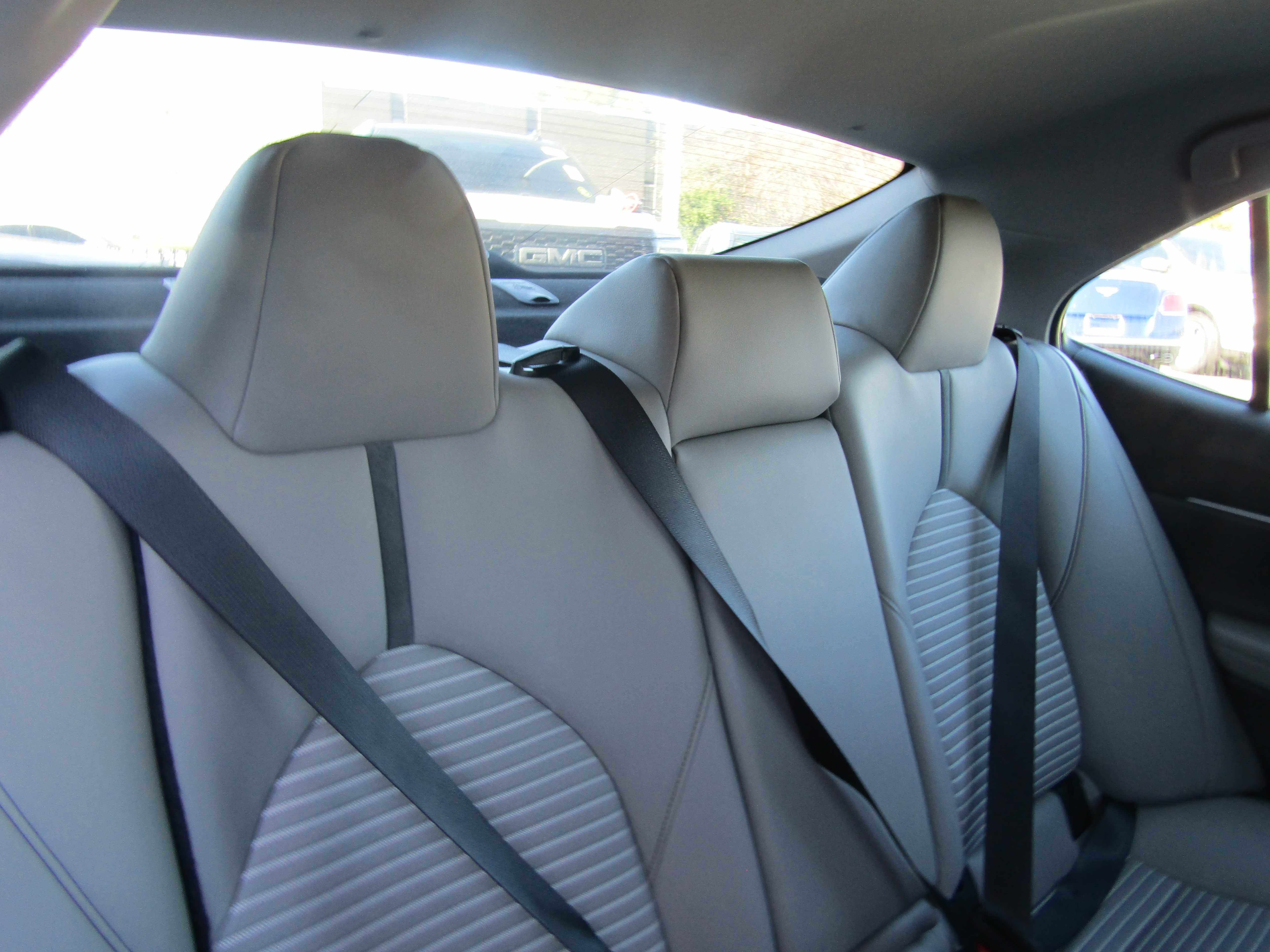 Vehicle image 18 of 19