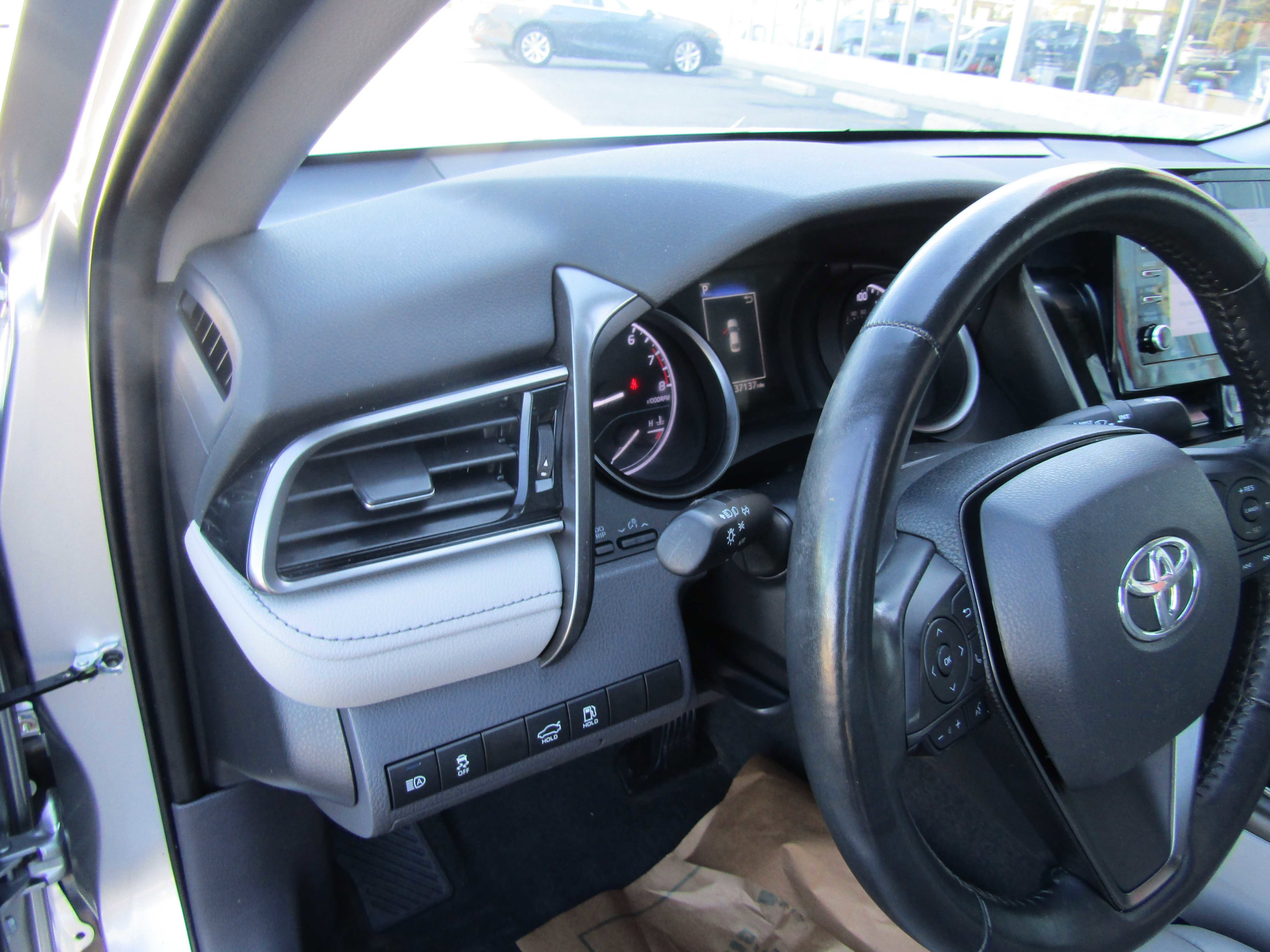 Vehicle image 12 of 19
