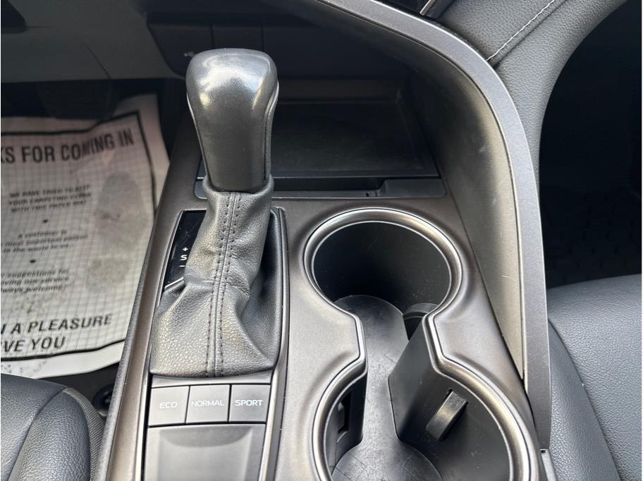 Vehicle image 27 of 29