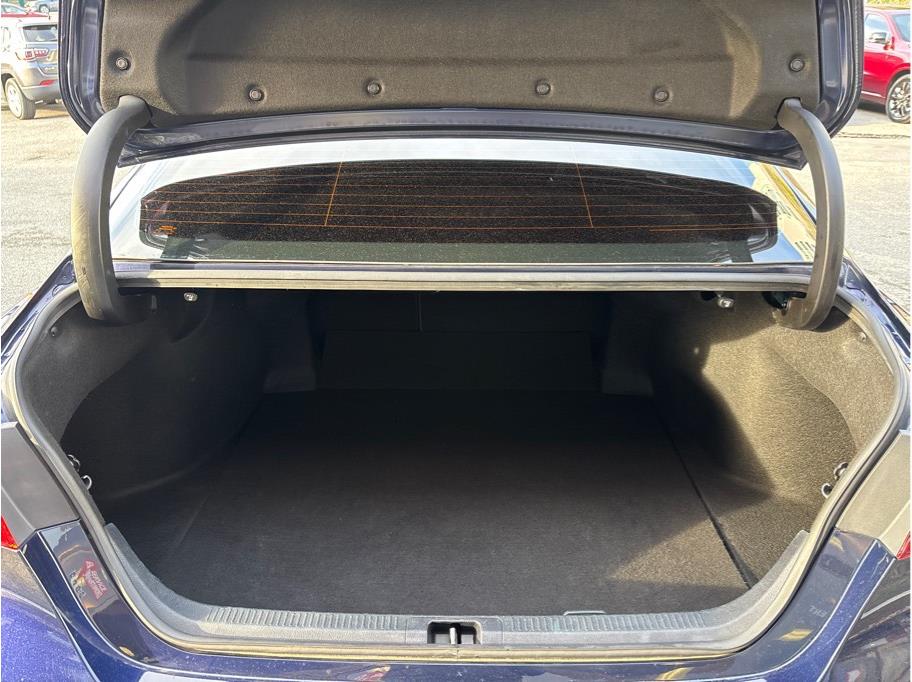 Vehicle image 17 of 29