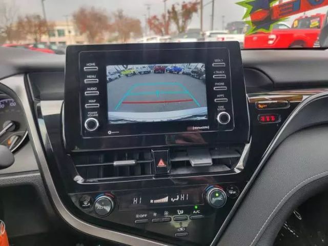 Vehicle image 13 of 15
