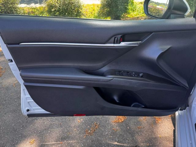 Vehicle image 16 of 25