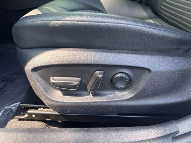 Vehicle image 17 of 25