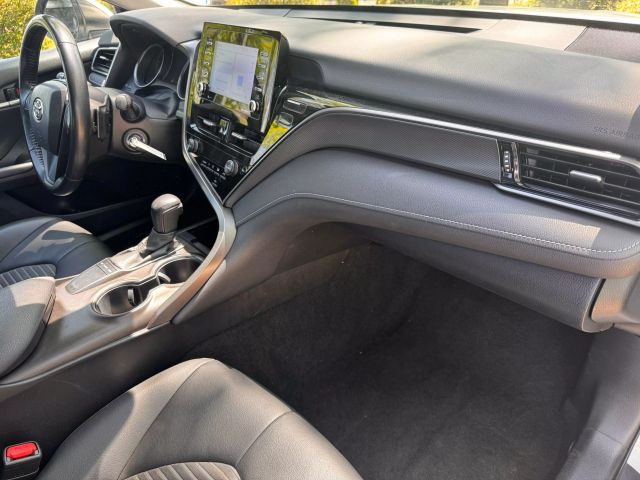 Vehicle image 23 of 25