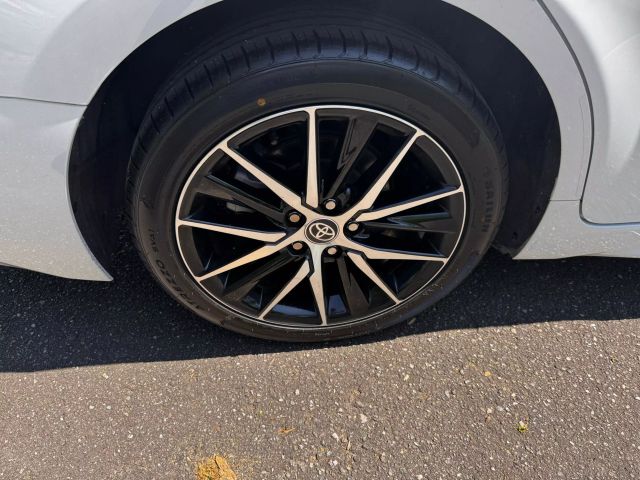 Vehicle image 12 of 25