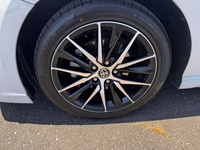 Vehicle image 10 of 25