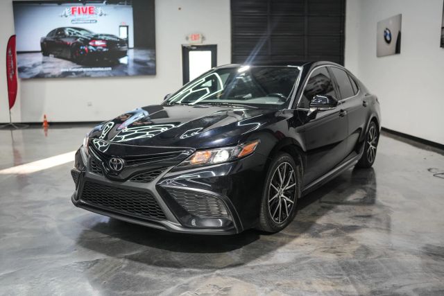 2022 Toyota Camry SE Image 1 of 84