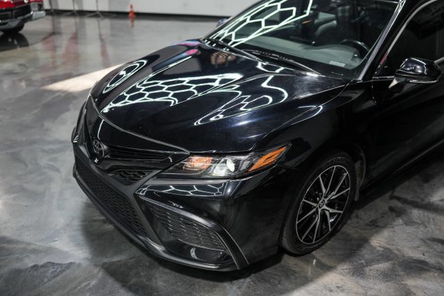 2022 Toyota Camry SE Image 3 of 84