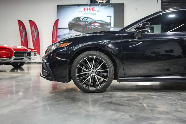 2022 Toyota Camry SE Image 2 of 84