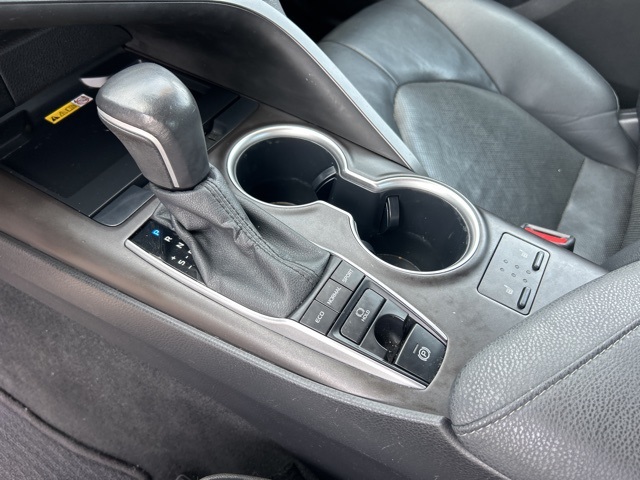 Vehicle image 27 of 30