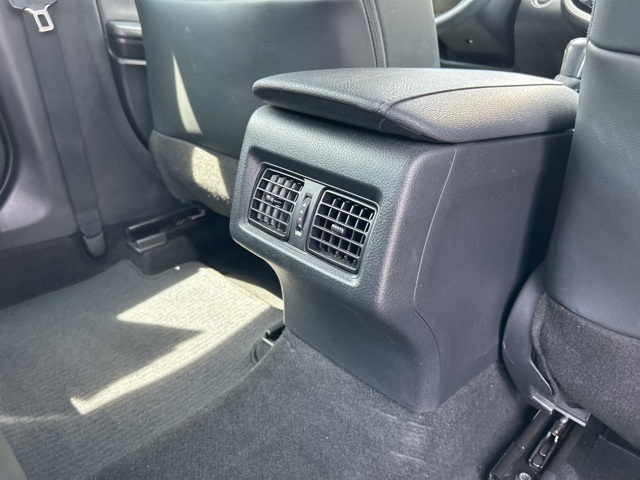 Vehicle image 16 of 30